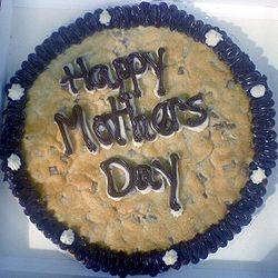 250px-Mother's_Day_cake