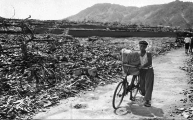 10710_RedacSel1_p-19950808-00E5TR_0L6PSVUX