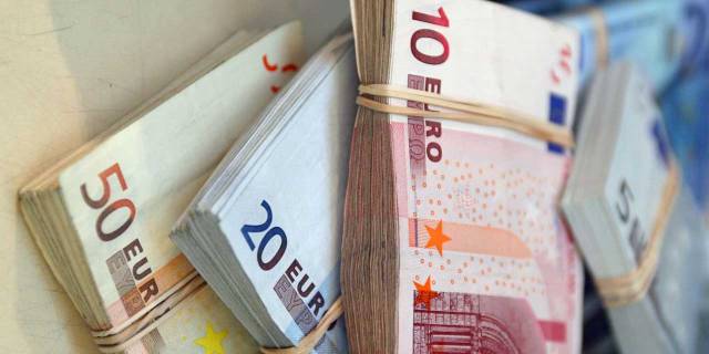 22.12.Argent.billet.Monnaie.Euro.PHILIPPE.DESMAZES.AFP.1280.640